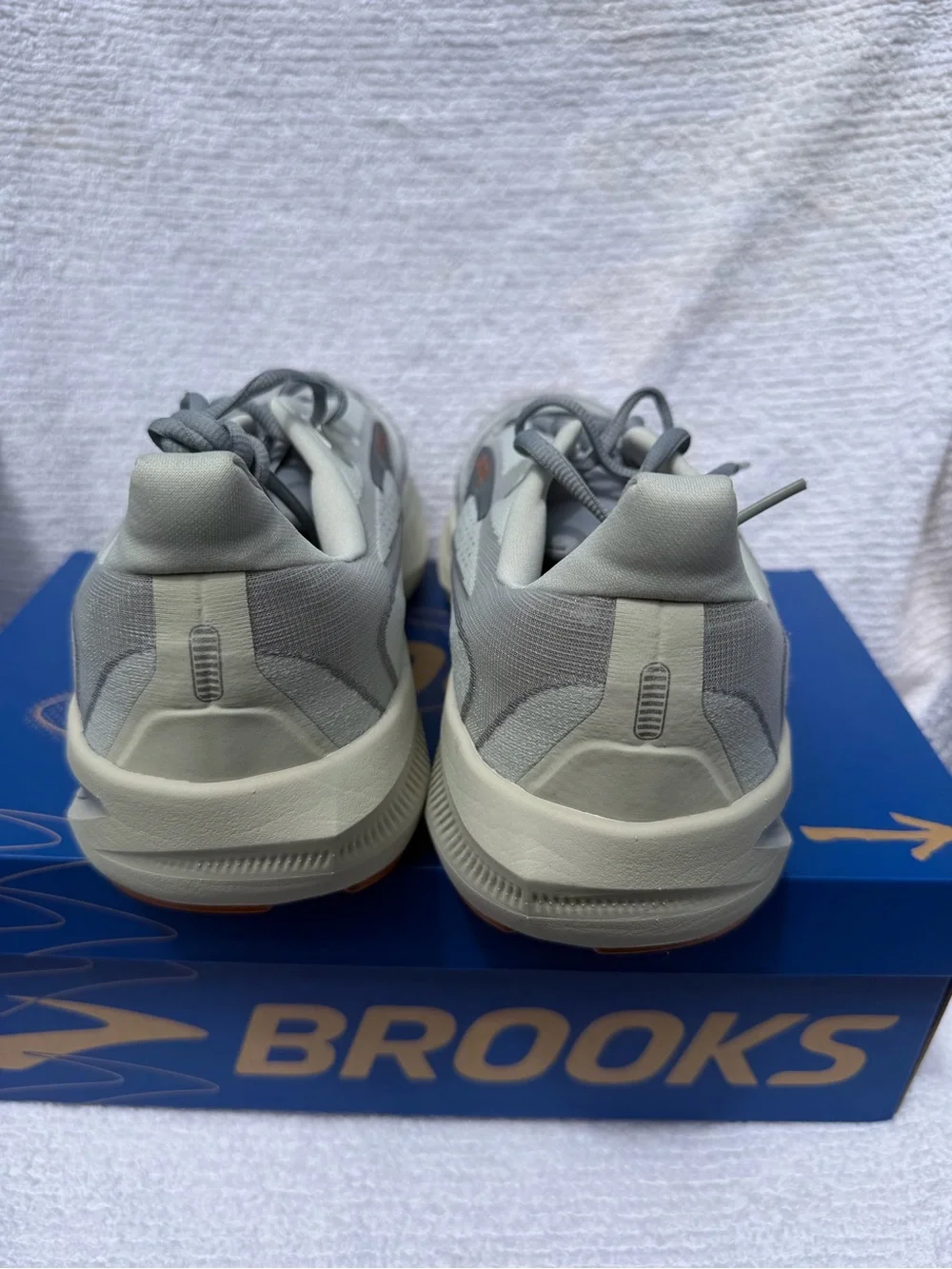 Brooks revel men’s